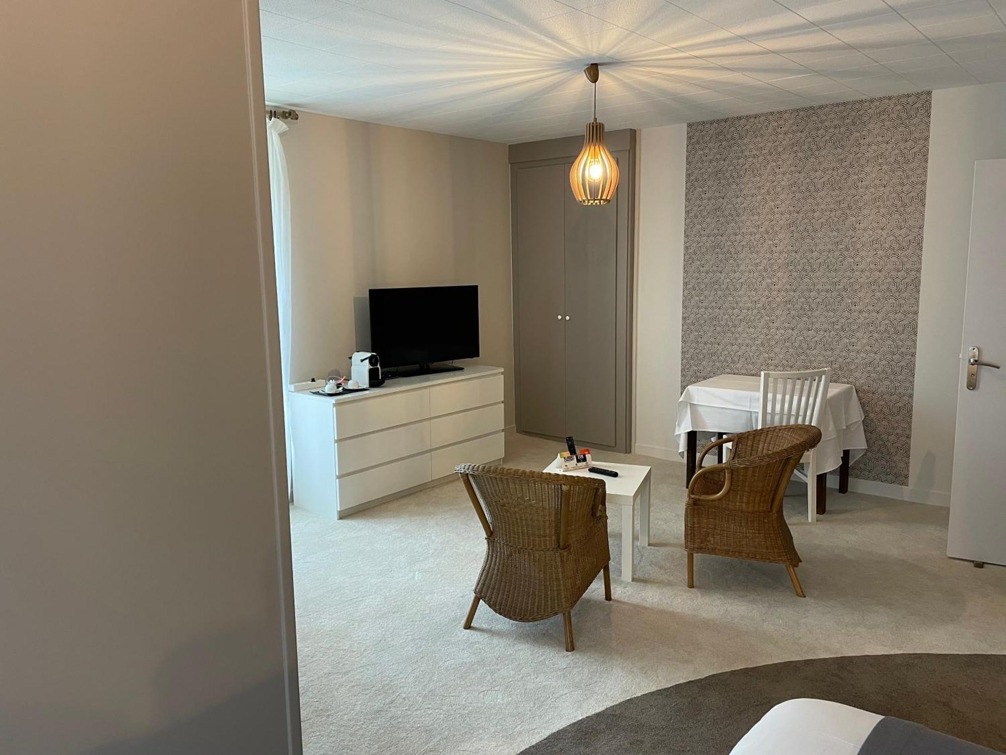 Le Troncais Hotel Saint-Bonnet-Troncais Bagian luar foto
