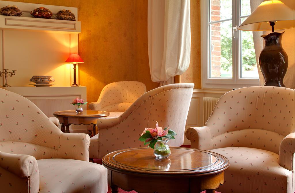 Le Troncais Hotel Saint-Bonnet-Troncais Bagian luar foto