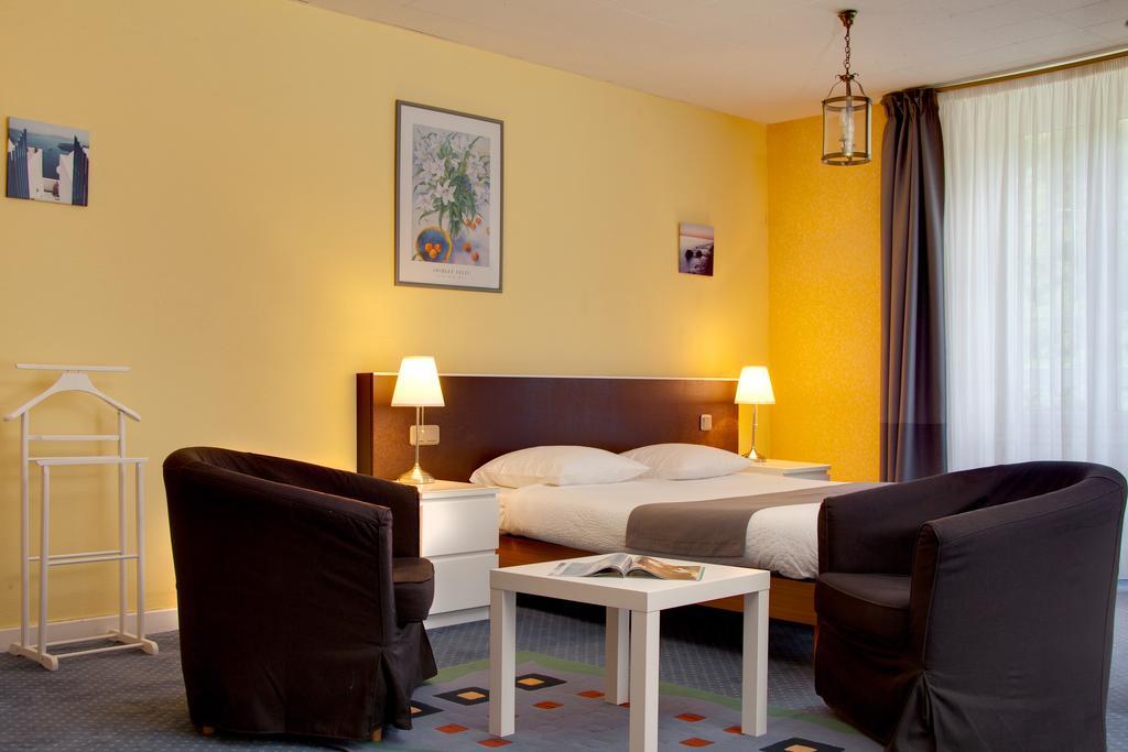 Le Troncais Hotel Saint-Bonnet-Troncais Bagian luar foto