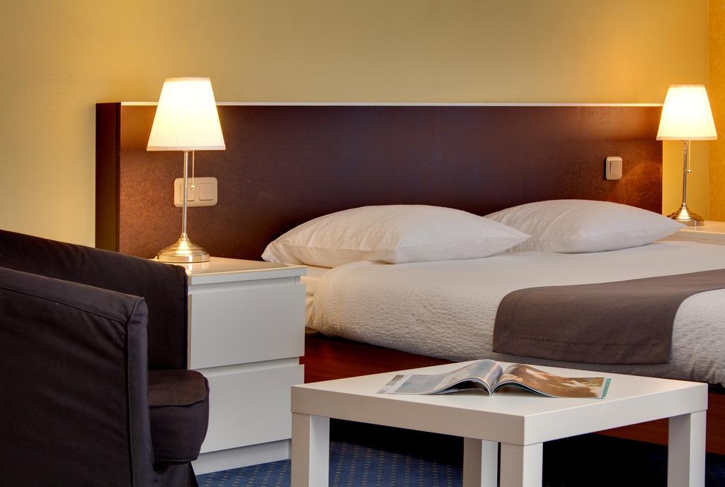 Le Troncais Hotel Saint-Bonnet-Troncais Bagian luar foto