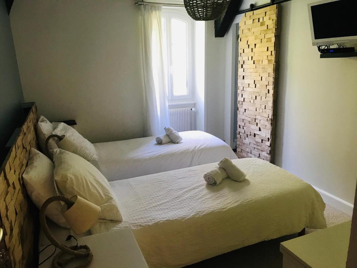 Le Troncais Hotel Saint-Bonnet-Troncais Bagian luar foto